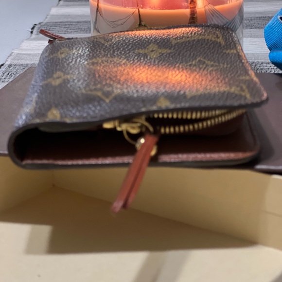 ♥️LV PRISTINE COMPACT WALLET EUC - Picture 9 of 16